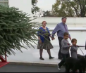 Michelle Obama a inceput pregatirile pentru ultimul Craciun la Casa Alba. Bradul va fi decorat in onoarea Armatei SUA