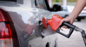 Petrolistii din tara promit ca in doua saptamani vor scadea pretul la petrol: Un baril costa acum si 65 de dolari