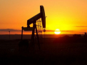 Pretul petrolului s-a prabusit. Scenariul negru pentru 2015 si statul care castiga cel mai mult din pierderile altora