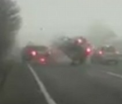 Accident cu 30 de masini pe autostrada A40 din Marea Britanie. O femeie a murit si doi pasageri sunt grav raniti