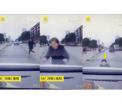 Imaginile uimitoare surprinse de camera de bord a unui sofer. Cum s-a prefacut o femeie ca a fost lovita de masina - VIDEO
