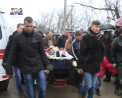 Si-a revazut fiul in sicriu. Zi de doliu in satul unde a fost inmormantat Grigore Rotaru - VIDEO