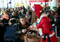 Atmosfera de Craciun pe Aeroportul International din Chisinau. Ce surprize le-a pregatit administratia pasagerilor
