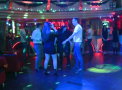 Craciunul, sarbatorit in cluburi si restaurante. Cum s-au distrat tinerii pana in zori. VIDEO