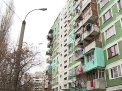 Au ramas fara geamurile de la scara, in plina iarna: "E ca afara, frigul ajunge si in apartamente"
