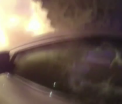 O soferita a ramas blocata in masina care ii luase foc. Cum a fost salvata femeia de politie