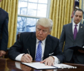Donald Trump va restrictiona accesul imigrantilor din sapte tari. Primele masuri cu privire la zidul de la frontiera cu Mexic