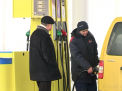 Vesti bune pentru soferi. Benzina si motorina au fost ieftinite. Cu cat mai putin costa carburantii