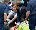 Acoperit de sange, a fost fotografiat in timp ce resuscita o victima a atacului din Londra. Cine e britanicul considerat erou