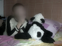 Un copil cu vointa de fier. Orfan si mutilat de un incendiu, isi infrunta necazurile cu capul sus