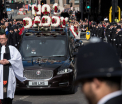 Imagini emotionante la Londra. Mii de politisti si zeci de mii de civili i-au adus un ultim omagiu ofiterului ucis in atac