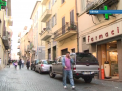 Un roman si-a injunghiat mortal sotia, dupa care s-a sinucis, in apartamentul lor din nordul Italiei.