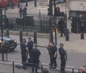 Nou incident langa Parlamentul britanic, la o luna de la atacul terorist. Un barbat cu un rucsac plin cu cutite, arestat