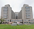 Focuri de arma in apropierea unui spital din Berlin. Un barbat ar fi atacat un politist, inainte de a fi impuscat