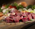Diferenta enorma dintre un produs pe a carui eticheta scrie "carne" si altul cu "carne dezosata mecanic". Ce inseamna MDM