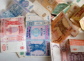 Sansele leului de a-si reveni, tot mai mici, iar euro si dolarul nu inceteaza sa creasca