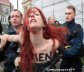 Proteste indecente in timpul alegerilor din Franta. Mai multe tinere, arestate dupa ce au manifestat dezbracate