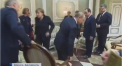 Aleksandr Lukasenko pare sa nu-i permita lui Vladimir Putin sa se aseze pe scaun! Clipul distribuit intens de internauti - VIDEO