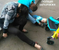 Imagini tulburatoare, publicate de Politia din Ucraina. Un copil a fost gasit plangand langa parintii sai inconstienti