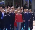 Moment controversat la summitul NATO de la Bruxelles. Ce a facut presedintele Frantei in fata lui Trump. VIDEO