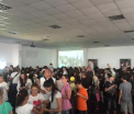 Mii si mii de oameni stau si cate 5 ore in picioare ca sa obtina pasaportul roman. Cozi infernale la ghiseele din Romania