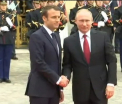 Primirea lui Vladimir Putin la Palatul Versailles. Presedintele Macron nu i-a mai strans mana ca lui Trump