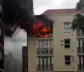 Incendiu la un bloc cu trei etaje din estul Londrei. Un barbat a fost ranit, acoperisul a fost distrus complet