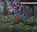 Suparat ca trebuie sa ocoleasca, un sofer a intrat in plin intr-un grup de tineri care se dadeau cu skateboardul pe strada