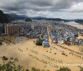 Inundatii catastrofale in sudul Chinei. 15 oameni au murit, sute de mii au fost evacuati