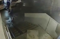 L-au tarat pana la masina. Cum se comporta doi medici de la Urgenta cu un pacient, care ar fi fost beat. VIDEO CAMERA DE SUPRAVEGHERE