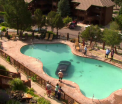 O soferita de 73 de ani si-a "parcat" masina intr-o piscina. Femeia spune ca a incurcat pedalele