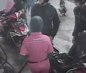 Momentul in care o fetita de 6 ani a fost calcata de o masina, in fata familiei sale. Imaginile surprinse de camerele de supraveghere - VIDEO