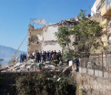 Un bloc de 4 etaje s-a prabusit in sudul Italiei. Doua familii ar putea fi prinse sub daramaturi. FOTO/VIDEO