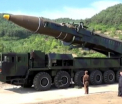 Kim Jong-Un a fumat exact langa o racheta plina cu combustibil lichid. Nimeni n-a avut curaj sa-i spuna cat este de riscant - VIDEO