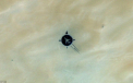 Google Earth surprinde o constructie intr-o zona greu accesibila din Sahara. Povestea din spatele ei