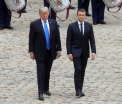 Trump si Macron, la parada militara de Ziua Frantei. Ce compliment i-a facut presedintele SUA sotiei omologului sau - GALERIE FOTO