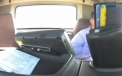 Ce s-a intamplat cu soferul care se uita pe Facebook la femei dezbracate in timp ce conducea. VIDEO