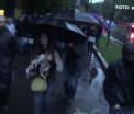 Protest anti-PSD in Piata Victoriei, Romania pe ploaie. "CCR, sluga PSD" si "Nu vrem sa fim o natie de hoti" - VIDEO