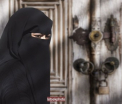 Familiile membrilor ISIS sunt exilati pentru a fi reeducati ideologic. Marturiile sotiilor jihadistilor