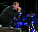Chester Bennington, solistul trupei Linkin Park, s-a sinucis. A fost gasit mort de ziua prietenului sau Chris Cornell