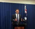 Un ministru australian a demisionat in urma unui gest facut de mama sa. "Habar nu aveam, s-a intamplat cand aveam 25 de ani"