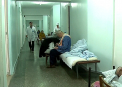 VIDEO. Situatie fara precedent intr-un spital din capitala. Pacientii bolnavi de gripa dorm pe scaune pe holuri pentru ca nu incap in saloane