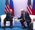 Donald Trump, "tradat" de propriul partid. John McCain, operat recent pe creier, a votat pentru pastrarea Obamacare