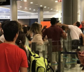 Un angajat al Aeroportului din Nisa a agresat fizic un pasager care isi tinea in brate bebelusul. Ce l-a infuriat