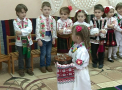 8 Martie, sarbatorit pe ...18 martie. Picii din mai multe gradinite si-au felicitat mamele cu o ...hora moldovenesca