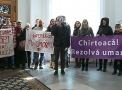 Protest cu toba si pastile la primarie. Mai multi aparatori ai patrupezilor, INDIGNATI: "Este inuman". Reactia autoritatilor - VIDEO