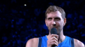 Desemnat cel mai bun baschetbalist al planetei in anul 2007, Dirk Nowitzki, si-a anuntat retragerea. Neamtul in varsta de 40 de ani a evoluat pentru Dallas Maveriks timp de mai bine de 20 de ani, iar aseara a jucat in ultimul meci - VIDEO
