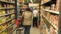 Au donat produse alimentare pentru ca sute de batrani nevoiasi din tara sa se poata bucura de Pasti de o masa calda. La intrarea in mai multe supermarketuri din capitala, au fost instalate boxe, in care trecatorii au putut sa doneze mancare - VIDEO