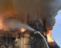 Incendiul de la Catedrala Notre Dame. Momentul in care o parte a acoperisului se prabuseste - FOTO/VIDEO