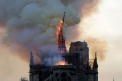 Incendiul de la Notre-Dame. Momentul in care o parte a acoperisului se prabuseste - GALERIE FOTO
